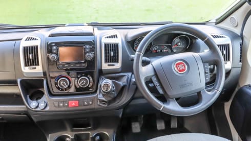 The memory maker  – Stilvolles Benimar Mileo mit 4 Schlafplätzen, kostenloses WLAN, flexible Abholung/Rückgabe