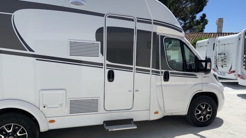 Carado T338 - LONGITUDINAL BEDS model 2024