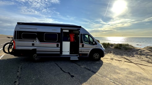 BumbleBee – 4p Adria Mobil bus uit 2024