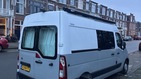 WoodenCabin on Wheels – 3p Renault campervan uit 2025 