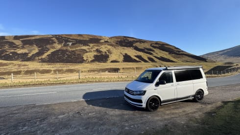 Suzie – 4 berth Volkswagen Campervan 