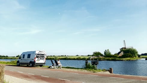 2 p. bus camper with longitudinal beds (AmorA 2017)