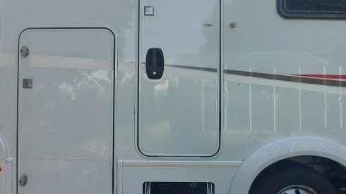 Sunlight A72 – Ideal spacious and neat alcove family camper.