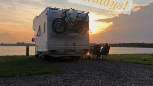 Little Miss Sunshine – Sunny spacious family camper with bed (6 persons)