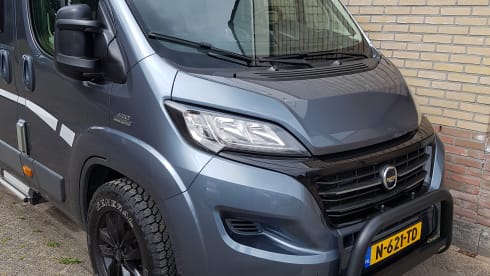 vakantiehuisje op 4 wielen – 2p Karmann bus, with air conditioning in living area