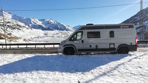 Nala – Travel and explore by VAN