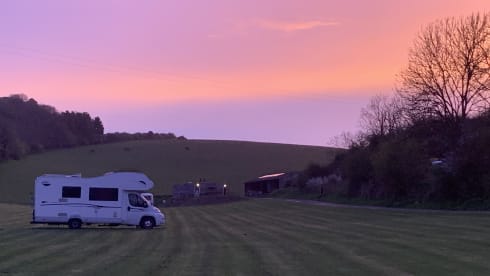Tony – Your ultimate adventure awaits in our cosy 5-berth motorhome!