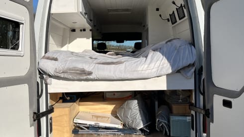 Happy Camper  – 3p Renault camper van from 2011
