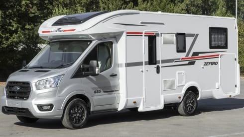 Arlo – New 2025 5 Berth off-grid Motorhome