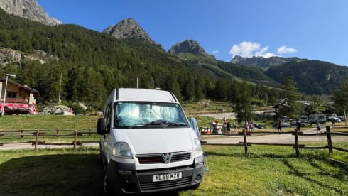 Daisy ✨ 🚐 ⛰️ 🌊  – Professionally converted Vauxhall Movano fully off-grid adventure Campervan