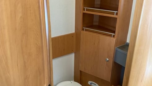 Beautiful camper with XXL garage and super layout!