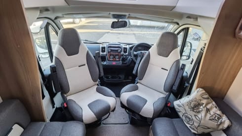 Bessie – Bessecar E442 2 berth motorhome