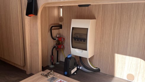 Complete Camperbus – Pössl camper Automaat met dakairco