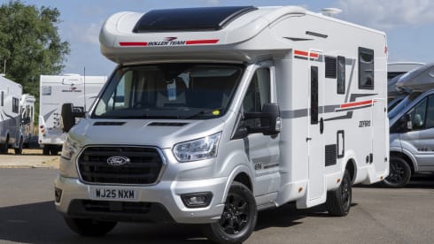 NXM – Zefiro 696 | 4 Berth with Island Bed 