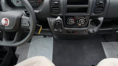 V630J – 2p Pilote bus from 2025
