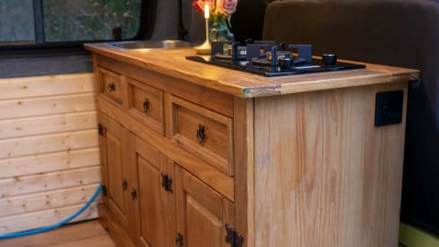 Ivan – 3-sitziger Mercedes-Benz Bus aus dem Jahr 2011