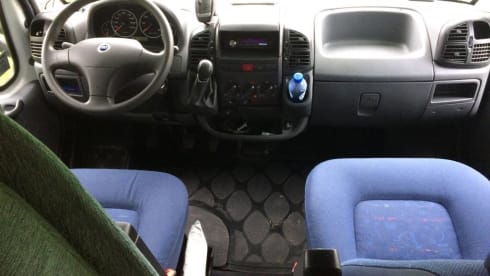Beautiful spacious family motorhome for 6 people with air conditioning