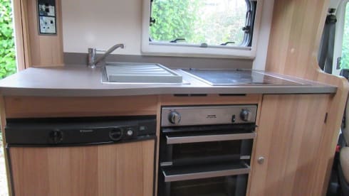 Gerty – 6 Berth Luxury Motorhome