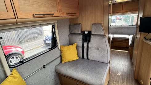 The Adventurer – 6 berth Peugeot AutoQuest 180 