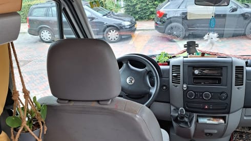 Donna – Adventurous 2p (+2 in tent) Volkswagen bus from 2015