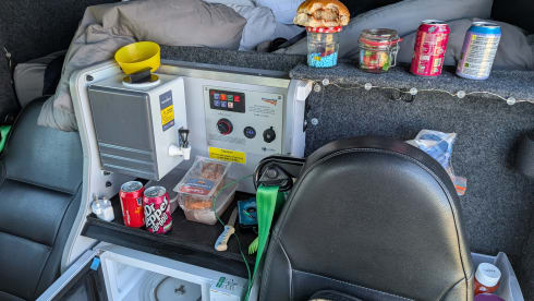 McHaggis – Stealth camper met 5 zitplaatsen en SUP's voor het verkennen van Schotland