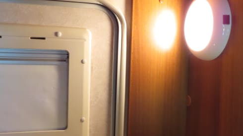 De Roze Olifant – Spacious family camper - 7p Ford alcove from 1998 