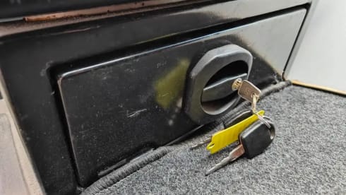 elmo – 4p Volkswagen bus from 1999