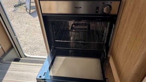Bruce – 6 berth 707 Auto Roller 2026