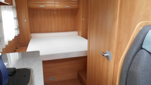 Geweldige camper – A great camper with a wonderful queen-size bed