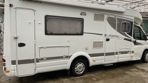 Onze camper is ook gedurende de bouwvak vakantie 2026 beschikbaar voor verhuur – 4p Dethleffs Esprit 7090 semi-integrated