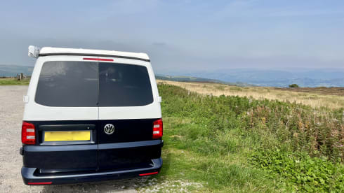 Sally – 4 berth Volkswagen Transporter campervan