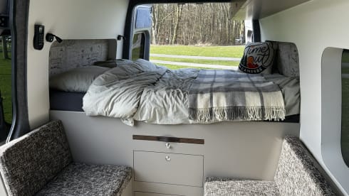 Time Out Campers – 2p Mercedes-Benz bus from 2010