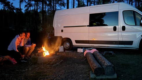 Monty – 2p Peugeot bus from 2017