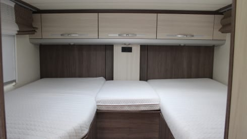 2p Bürstner semi-integrated uit 2016