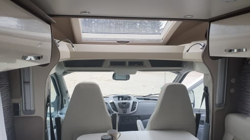 Mariette – Enjoy our luxury Benimar 442