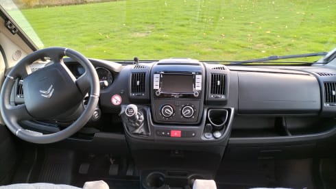 Vannie – From 2022!! - Brand new 2-person camper - Carado V337  