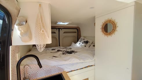 Dolf – luxury Fiat bus camper, fits in all parking spaces 