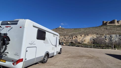 Nirwana – Luxury 2p Hymer from 2015 with fixed Queens bed 