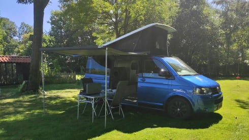 Sturdy Volkswagen T5 bus camper for 2-4 people