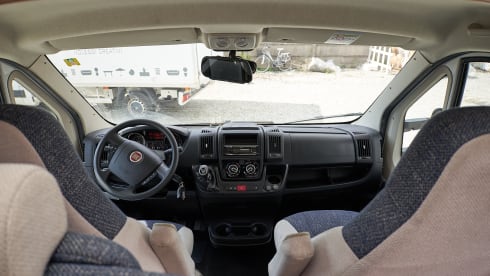 BEARENT – CAMPER WEINSBERG 6 PLACES 