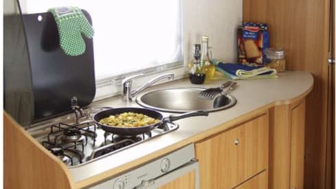 Elia – Camper 6 posti letto e viaggio