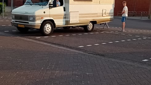 Globetrotter – 4p Dethleffs alcove uit 1993