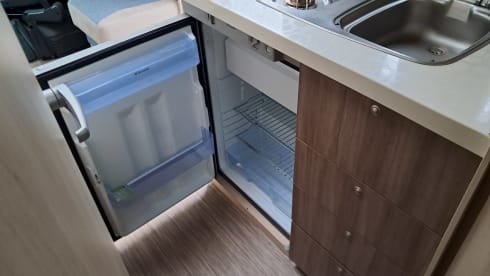 C12 – Hobby V65 Enkele Bedden Grote Garage