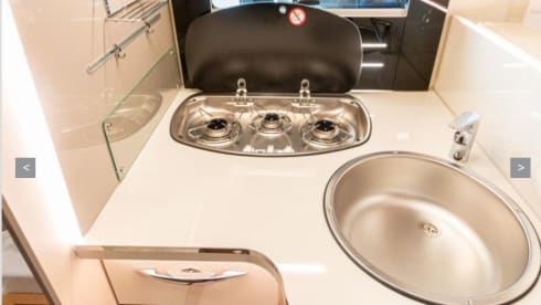 Horvathshouseonwheels – LUXURY Family Motorhome with 5 full sleeping places!
