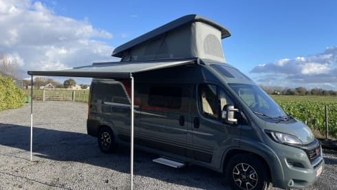 The MAD Van – Pop-up 4p Bürstner campervan uit 2023