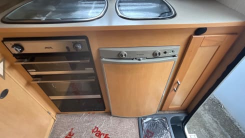 Peugeot-Alkoven mit 5 Schlafplätzen aus dem Jahr 2010