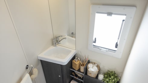 Arlo – New 2025 5 Berth off-grid Motorhome