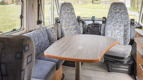 Camper Homer – Spacious integral camper with lots of comfort!