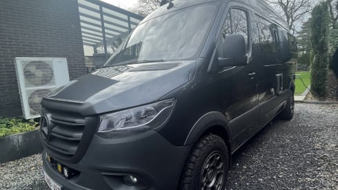 Adventurous Mercedes-Benz Hymer campervan 2p