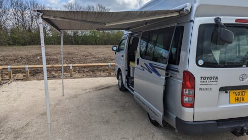 Sugihara – 4 Berth 2010 Toyota Hi-Ace Campervan